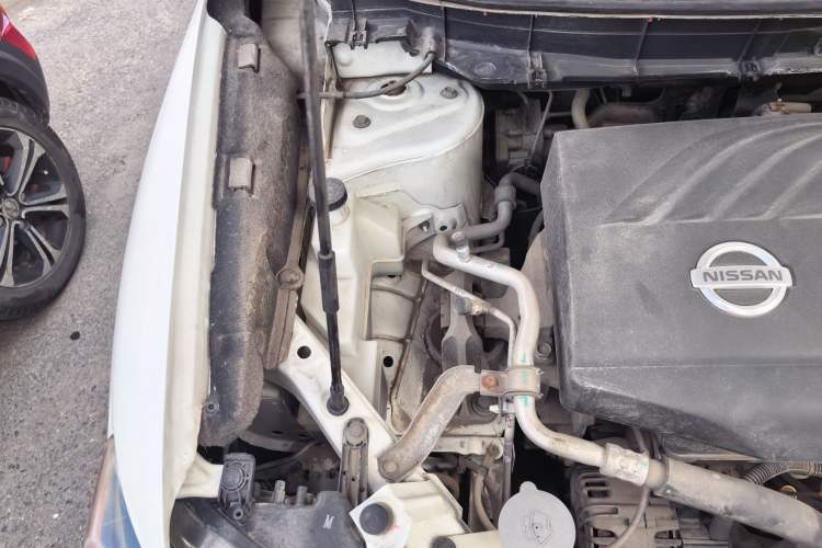 Used Nissan X-Trail 2015 2.0L CVT Comfort MAX Edition 2WD Engine Bay Right