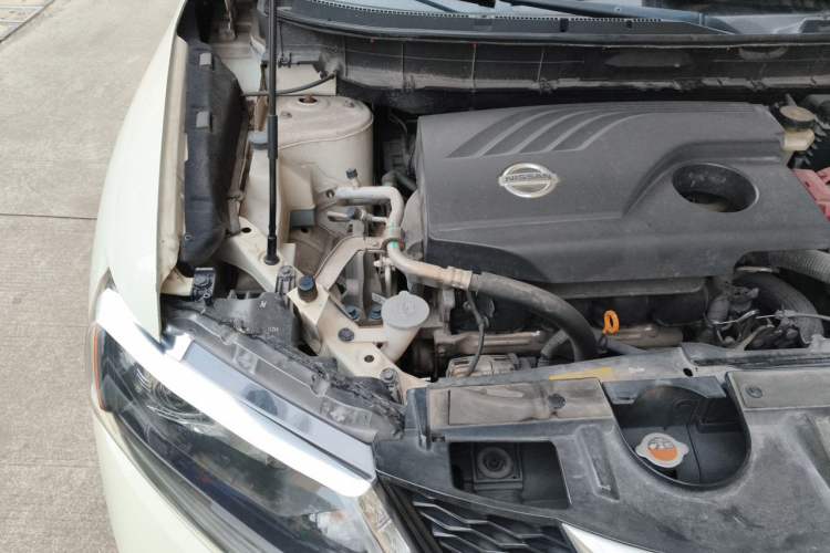 Used Nissan X-Trail 2015 2.0L CVT Comfort MAX Edition 2WD Engine Bay Right