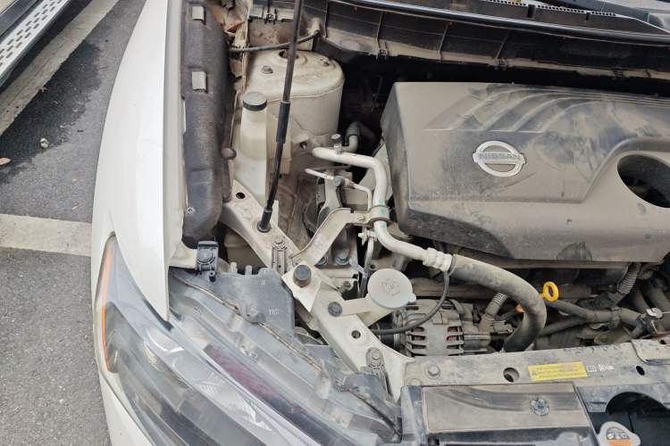 Used Nissan X-Trail 2015 2.0L CVT Comfort MAX Edition 2WD Engine Bay Right