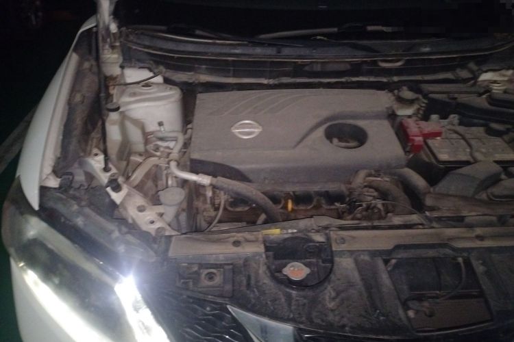 Used Nissan X-Trail 2015 2.0L CVT Comfort MAX Edition 2WD Engine Bay Right
