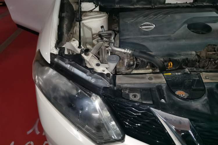 Used Nissan X-Trail 2015 2.0L CVT Comfort MAX Edition 2WD Engine Bay Right