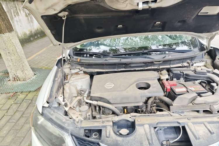 Used Nissan X-Trail 2015 2.0L CVT Comfort MAX Edition 2WD Engine Bay Right