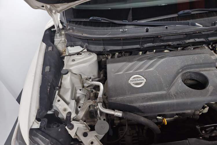 Used Nissan X-Trail 2015 2.0L CVT Comfort MAX Edition 2WD Engine Bay Right