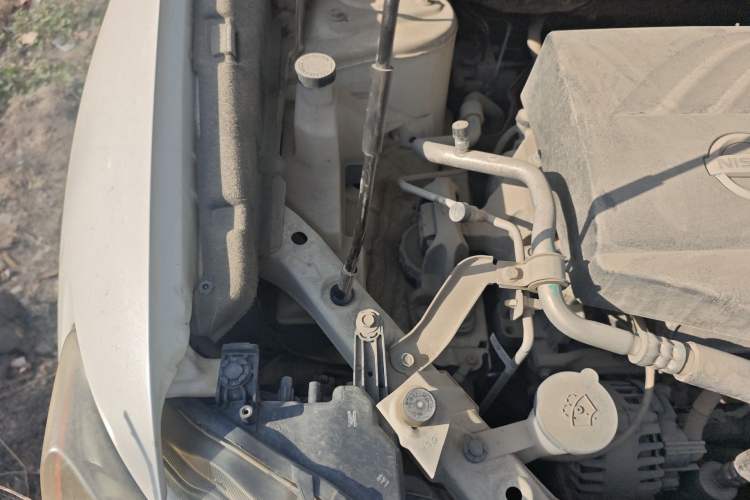 Used Nissan X-Trail 2015 2.0L CVT Comfort MAX Edition 2WD Engine Bay Right