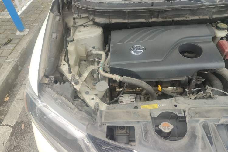 Used Nissan X-Trail 2015 2.0L CVT Comfort MAX Edition 2WD Engine Bay Right