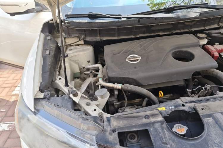 Used Nissan X-Trail 2015 2.0L CVT Comfort MAX Edition 2WD Engine Bay Right
