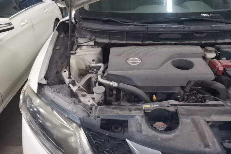 Used Nissan X-Trail 2015 2.0L CVT Comfort MAX Edition 2WD Engine Bay Right