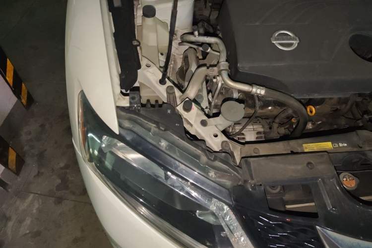 Used Nissan X-Trail 2015 2.0L CVT Comfort MAX Edition 2WD Engine Bay Right