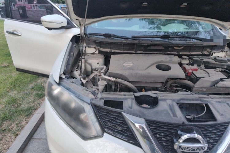 Used Nissan X-Trail 2015 2.0L CVT Comfort MAX Edition 2WD Engine Bay Right