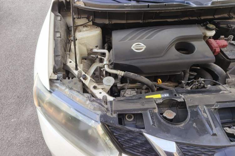 Used Nissan X-Trail 2015 2.0L CVT Comfort MAX Edition 2WD Engine Bay Right