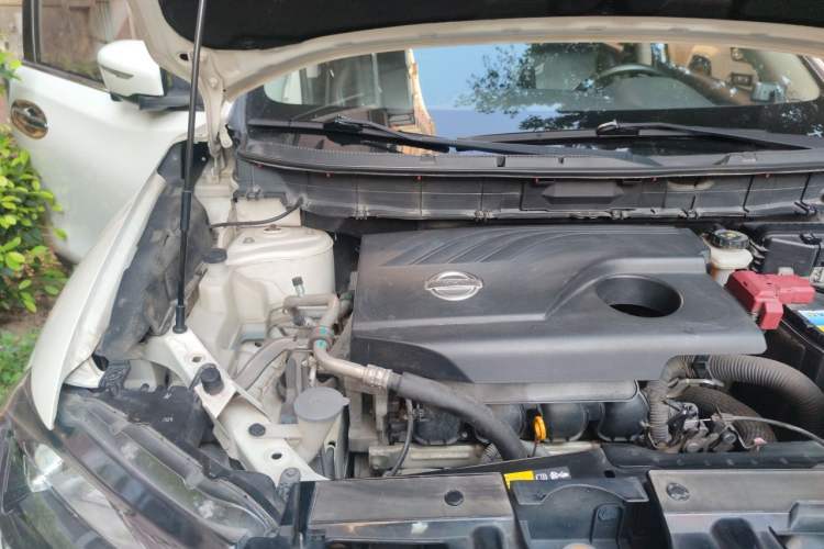 Used Nissan X-Trail 2015 2.0L CVT Comfort MAX Edition 2WD Engine Bay Right