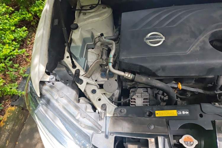 Used Nissan X-Trail 2015 2.0L CVT Comfort MAX Edition 2WD Engine Bay Right