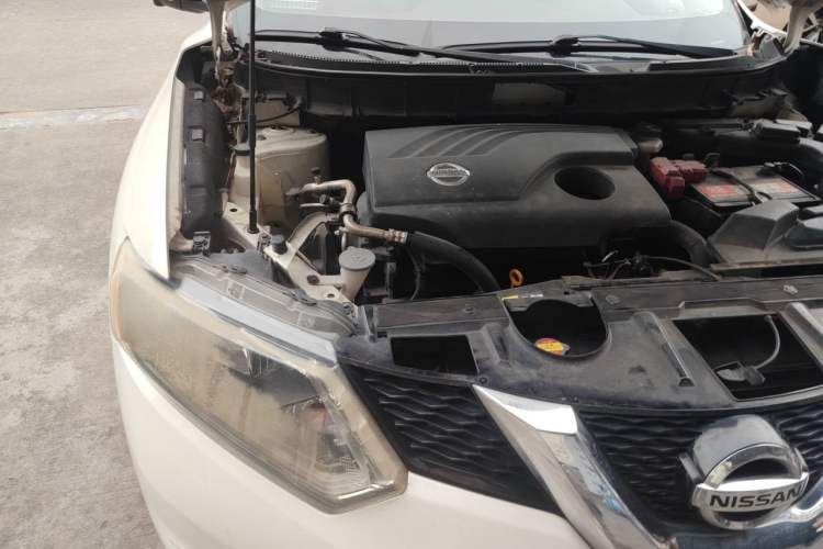Used Nissan X-Trail 2015 2.0L CVT Comfort MAX Edition 2WD Engine Bay Right