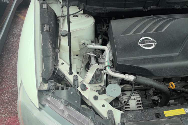 Used Nissan X-Trail 2015 2.0L CVT Comfort MAX Edition 2WD Engine Bay Right