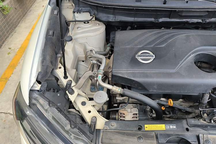Used Nissan X-Trail 2015 2.0L CVT Comfort MAX Edition 2WD Engine Bay Right