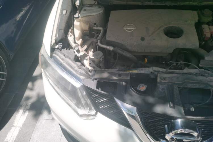 Used Nissan X-Trail 2015 2.0L CVT Comfort MAX Edition 2WD Engine Bay Right