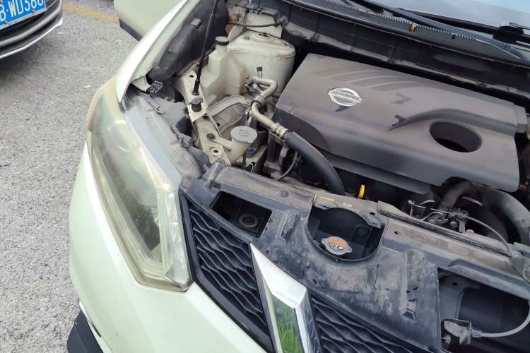 Used Nissan X-Trail 2015 2.0L CVT Comfort MAX Edition 2WD Engine Bay Right