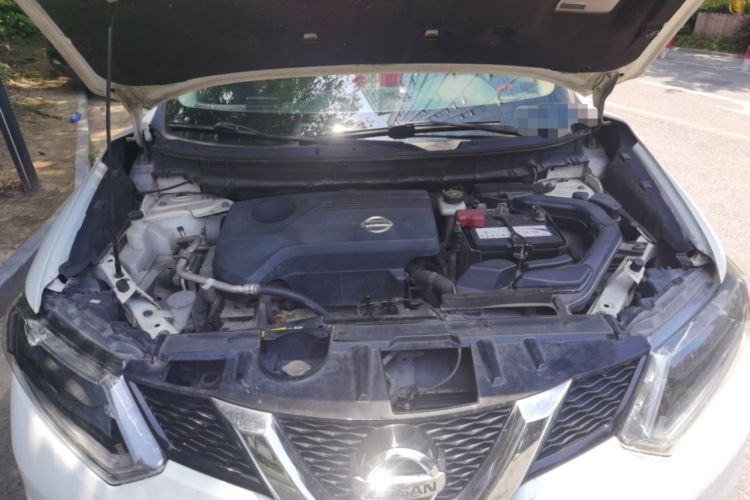 Used Nissan X-Trail 2015 2.5L CVT Leading MAX Edition 4WD Engine Bay