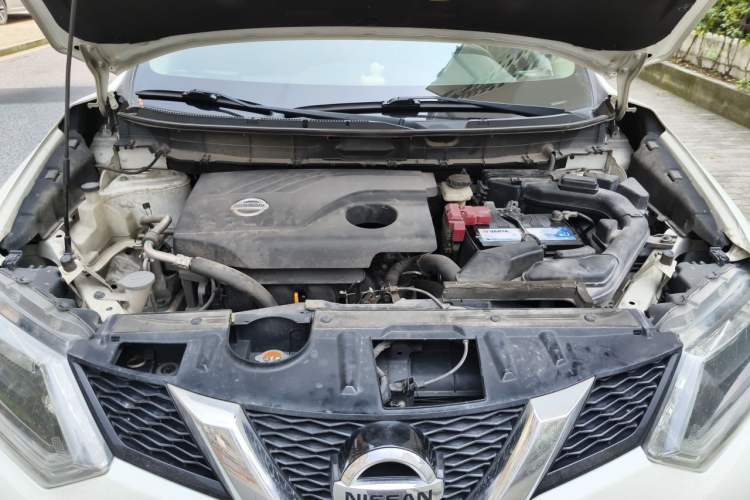 Used Nissan X-Trail 2015 2.0L CVT Comfort MAX Edition 2WD Engine Bay