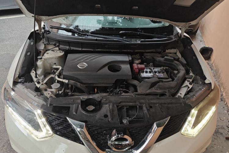 Used Nissan X-Trail 2015 2.0L CVT Comfort MAX Edition 2WD Engine Bay