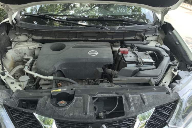 Used Nissan X-Trail 2015 2.5L CVT Leading MAX Edition 4WD Engine Bay