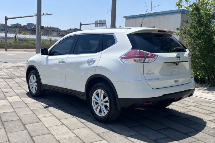 Used Nissan X-Trail 2015 2.0L CVT Comfort MAX Edition 2WD Exterior 1
