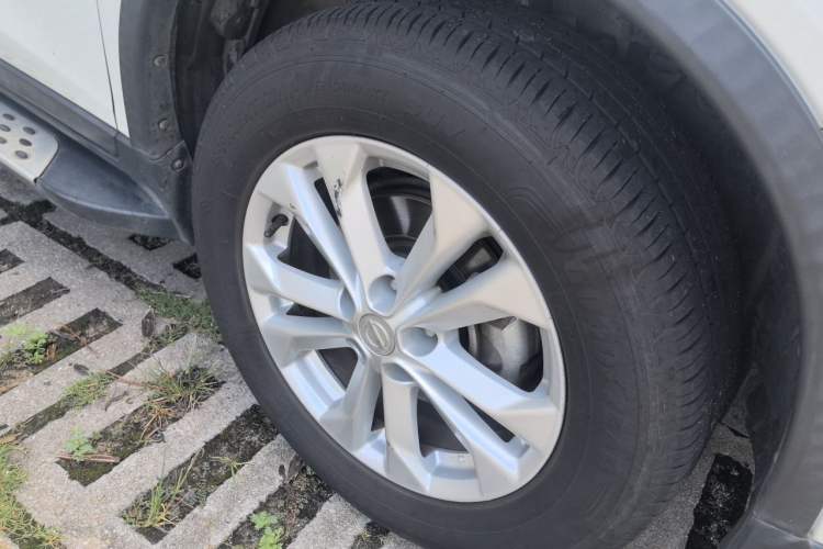 Used Nissan X-Trail 2015 2.0L CVT Comfort MAX Edition 2WD Exterior 1