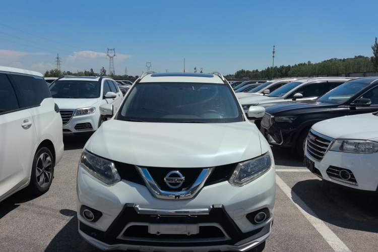Used Nissan X-Trail 2015 2.0L CVT Comfort MAX Edition 2WD Exterior 1