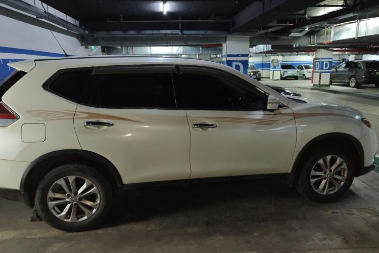 Used Nissan X-Trail 2015 2.0L CVT Comfort MAX Edition 2WD Exterior 2