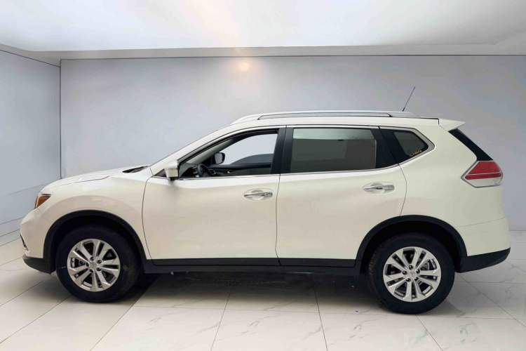 Used Nissan X-Trail 2015 2.5L CVT Leading MAX Edition 4WD Exterior 3