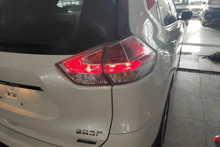 Used Nissan X-Trail 2015 2.0L CVT Comfort MAX Edition 2WD Exterior 3