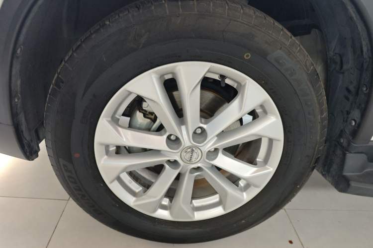 Used Nissan X-Trail 2015 2.0L CVT Comfort MAX Edition 2WD Exterior 4