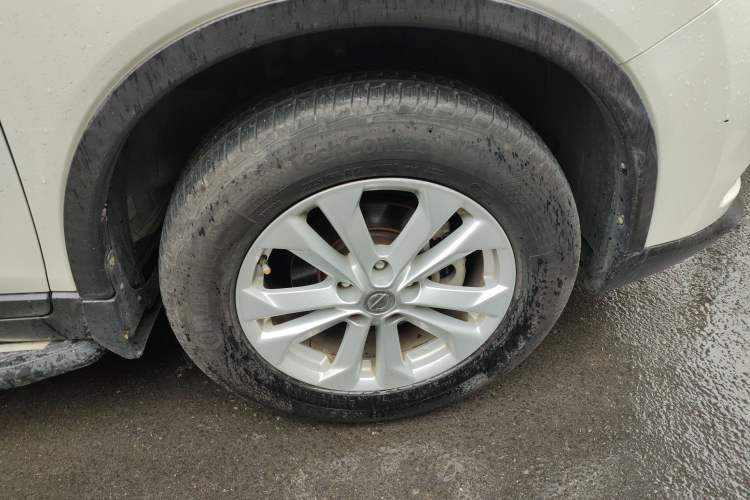 Used Nissan X-Trail 2015 2.0L CVT Comfort MAX Edition 2WD Exterior 4