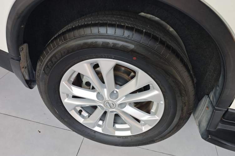 Used Nissan X-Trail 2015 2.0L CVT Comfort MAX Edition 2WD Exterior 5