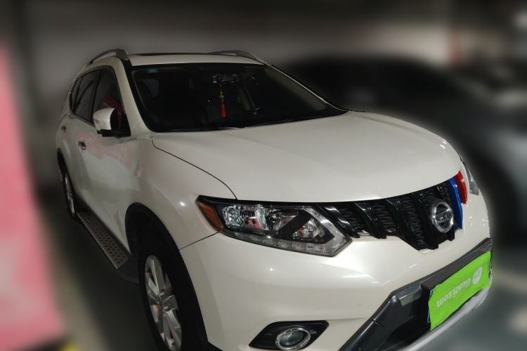 Used Nissan X-Trail 2015 2.0L CVT Comfort MAX Edition 2WD Front Right 45 Deg