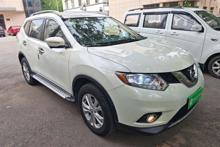 Used Nissan X-Trail 2015 2.0L CVT Comfort MAX Edition 2WD Front Right 45 Deg