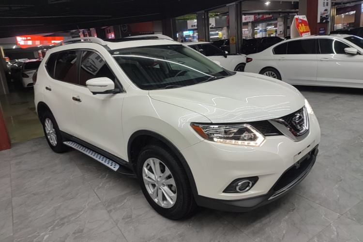 Used Nissan X-Trail 2015 2.0L CVT Comfort MAX Edition 2WD Front Right 45 Deg
