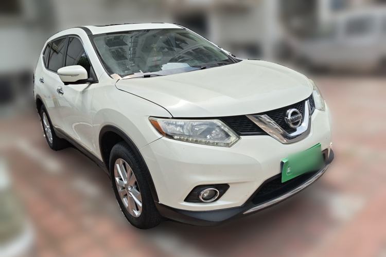 Used Nissan X-Trail 2015 2.0L CVT Comfort MAX Edition 2WD Front Right 45 Deg