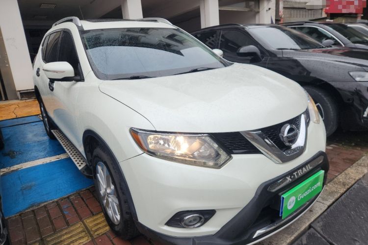 Used Nissan X-Trail 2015 2.5L CVT Leading MAX Edition 4WD Front Right 45 Deg