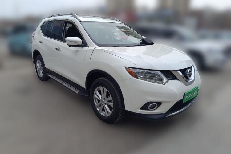 Used Nissan X-Trail 2015 2.0L CVT Comfort MAX Edition 2WD Front Right 45 Deg