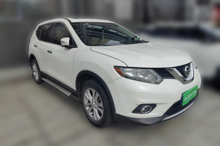 Used Nissan X-Trail 2015 2.0L CVT Comfort MAX Edition 2WD Front Right 45 Deg