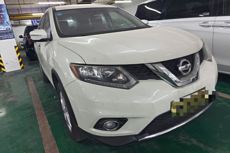 Used Nissan X-Trail 2015 2.0L CVT Comfort MAX Edition 2WD Front Right 45 Deg
