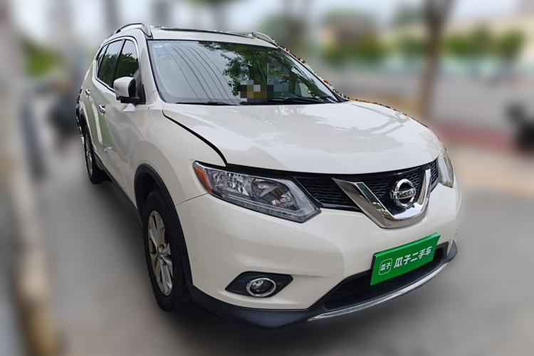 Used Nissan X-Trail 2015 2.0L CVT Comfort MAX Edition 2WD Front Right 45 Deg