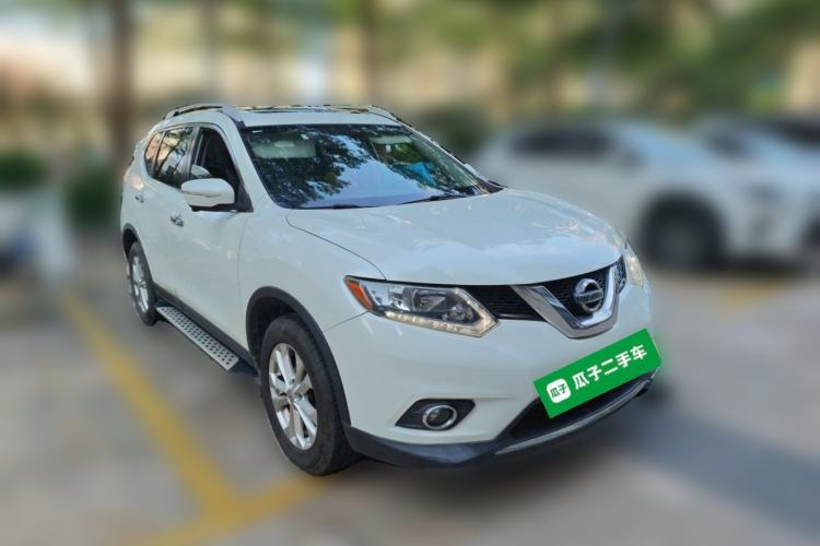 Used Nissan X-Trail 2015 2.0L CVT Comfort MAX Edition 2WD Front Right 45 Deg
