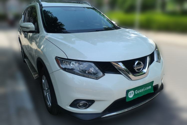 Used Nissan X-Trail 2015 2.5L CVT Leading MAX Edition 4WD Front Right 45 Deg