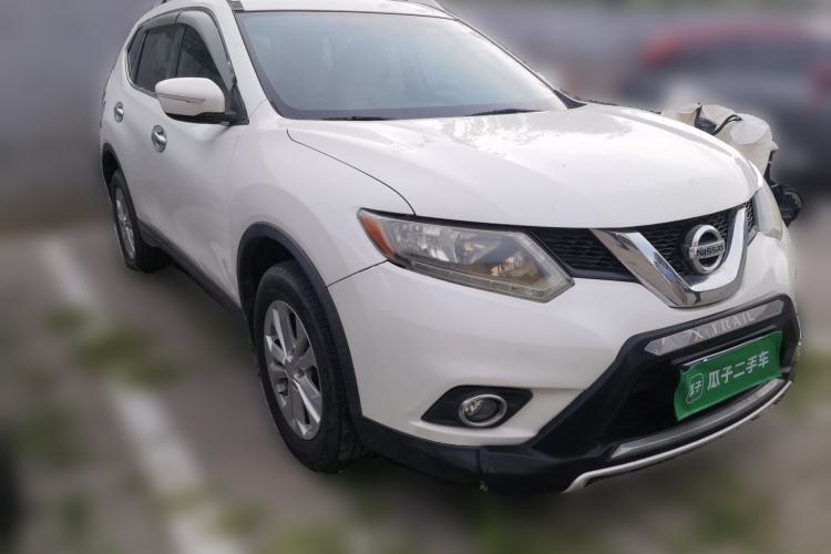 Used Nissan X-Trail 2015 2.5L CVT Leading MAX Edition 4WD Front Right 45 Deg