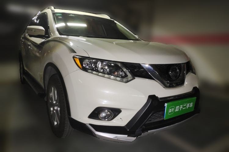 Used Nissan X-Trail 2015 2.0L CVT Comfort MAX Edition 2WD Front Right 45 Deg