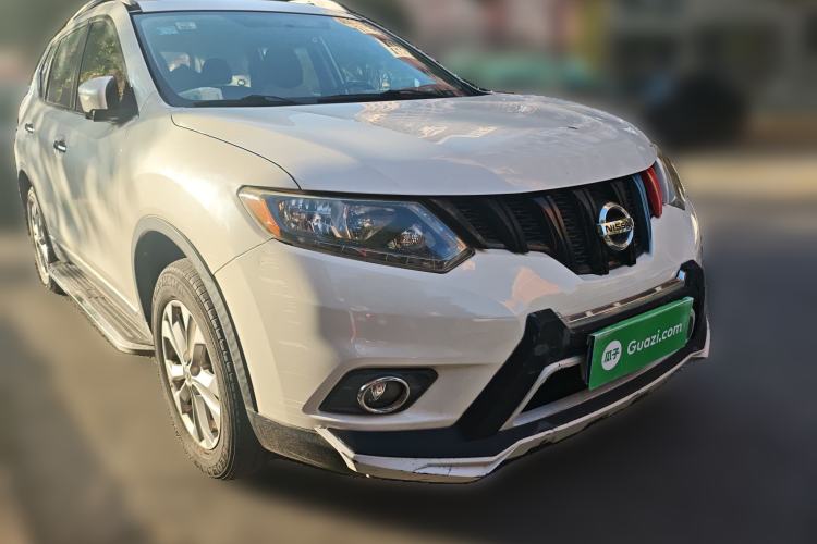 Used Nissan X-Trail 2015 2.0L CVT Comfort MAX Edition 2WD Front Right 45 Deg