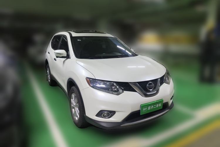 Used Nissan X-Trail 2015 2.0L CVT Comfort MAX Edition 2WD Front Right 45 Deg
