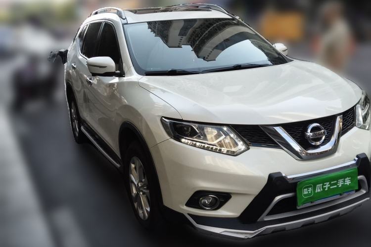 Used Nissan X-Trail 2015 2.0L CVT Comfort MAX Edition 2WD Front Right 45 Deg